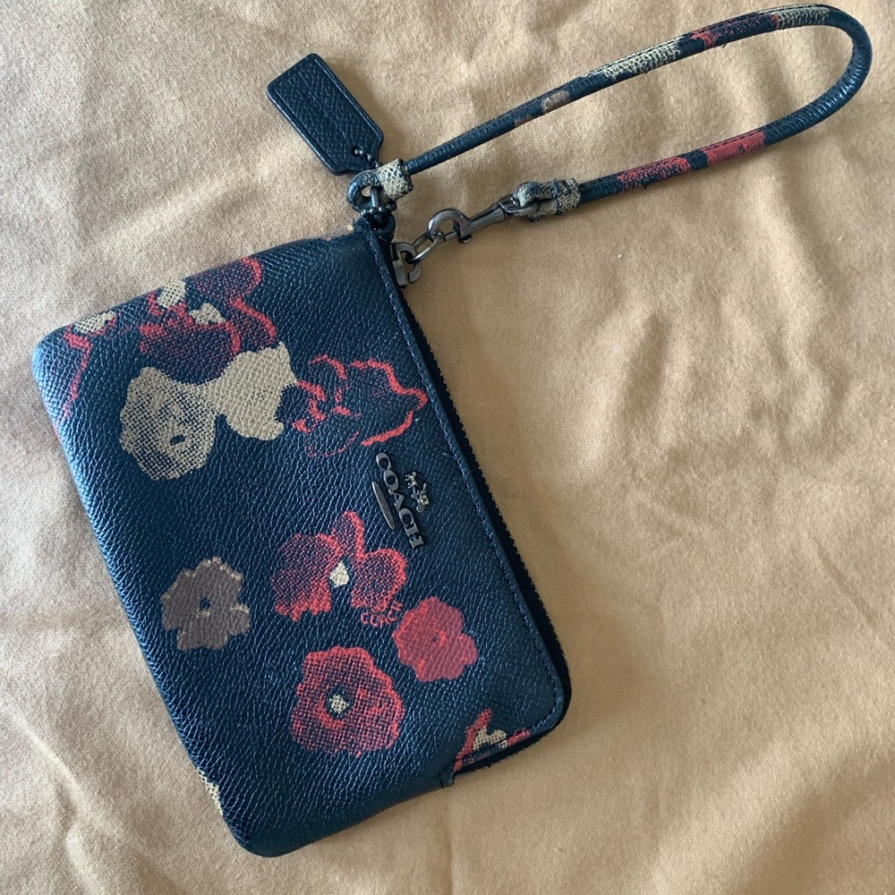 Coach wristlet small with zipper for closure